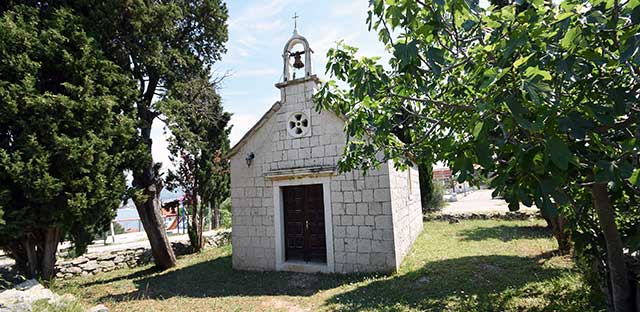 Riviera Okrug-Trogir Saint Ivan Chapel