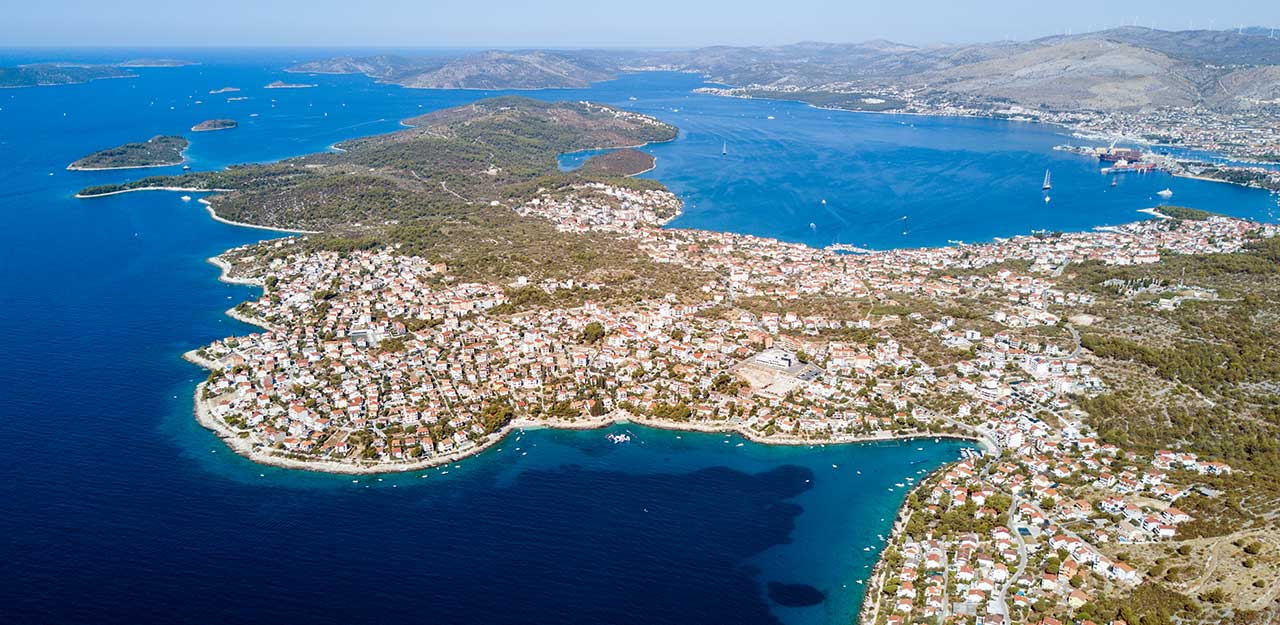 Riviera Okrug-Trogir aus der Luft