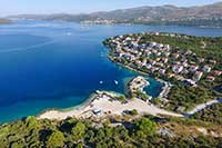 Riviera Okrug-Trogir - Strand Kava  westliche Seite - Bewertung der Qualität des Meeres an den Stränden